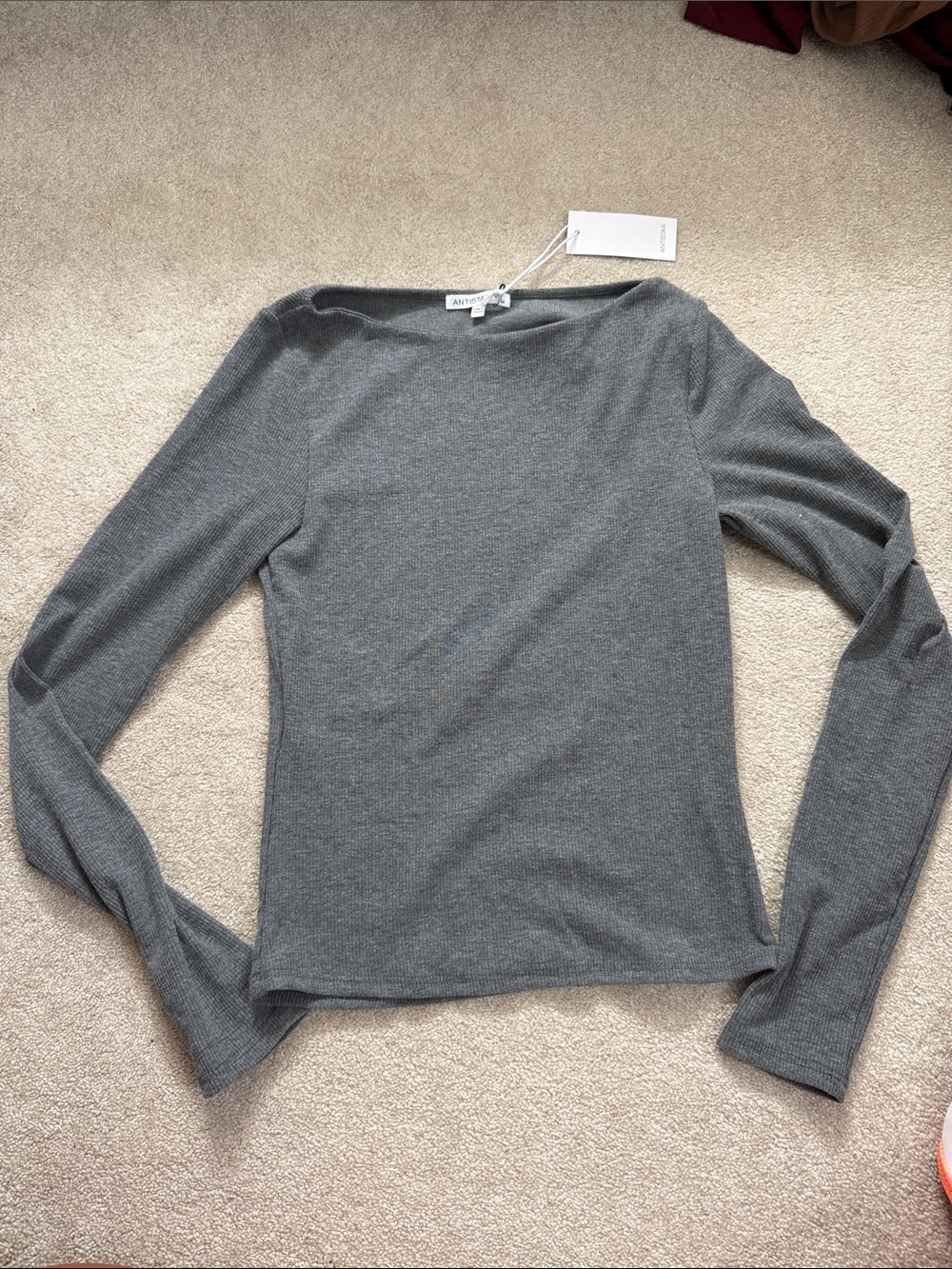 Antipodium Women's Grey Long-Sleeve Boatneck Top